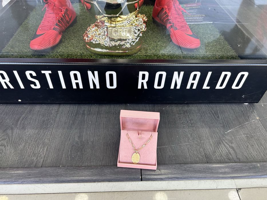 Fio cardiê em ouro maciço 18k