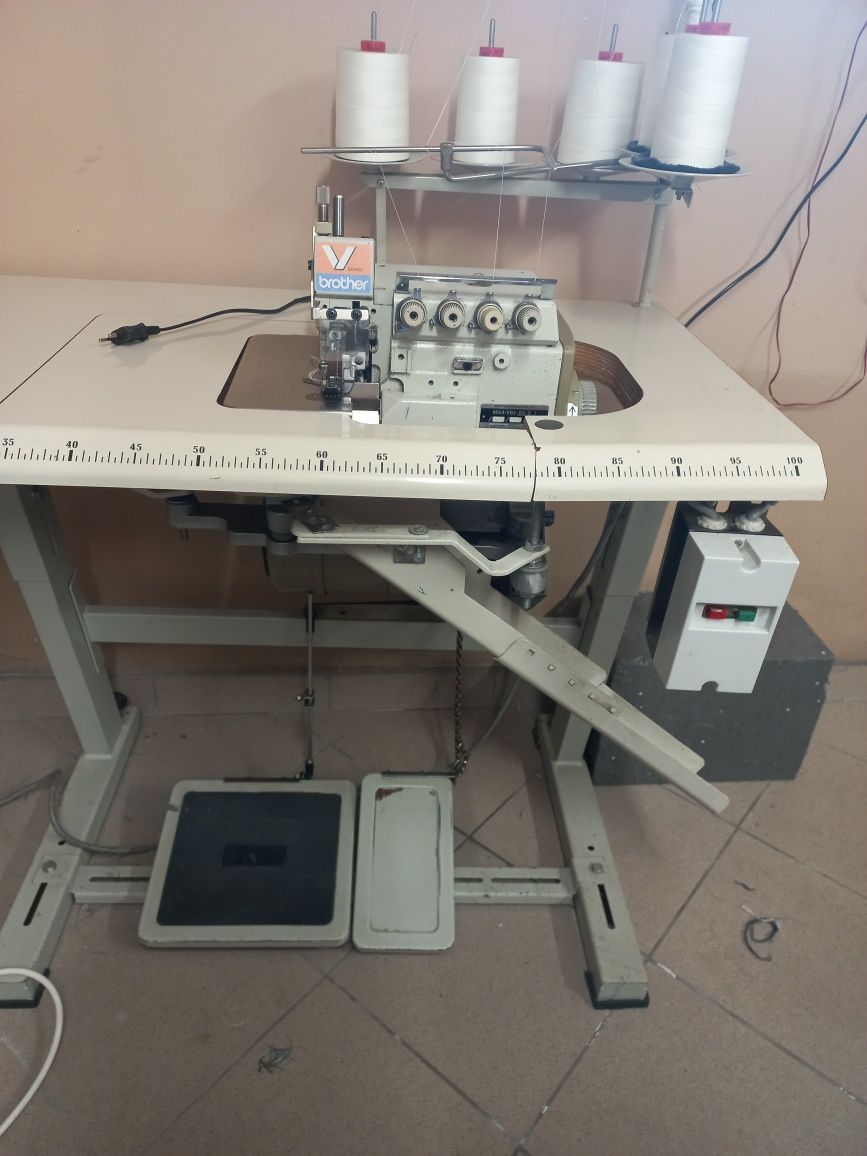 Overlock 5 nitkowy Brother