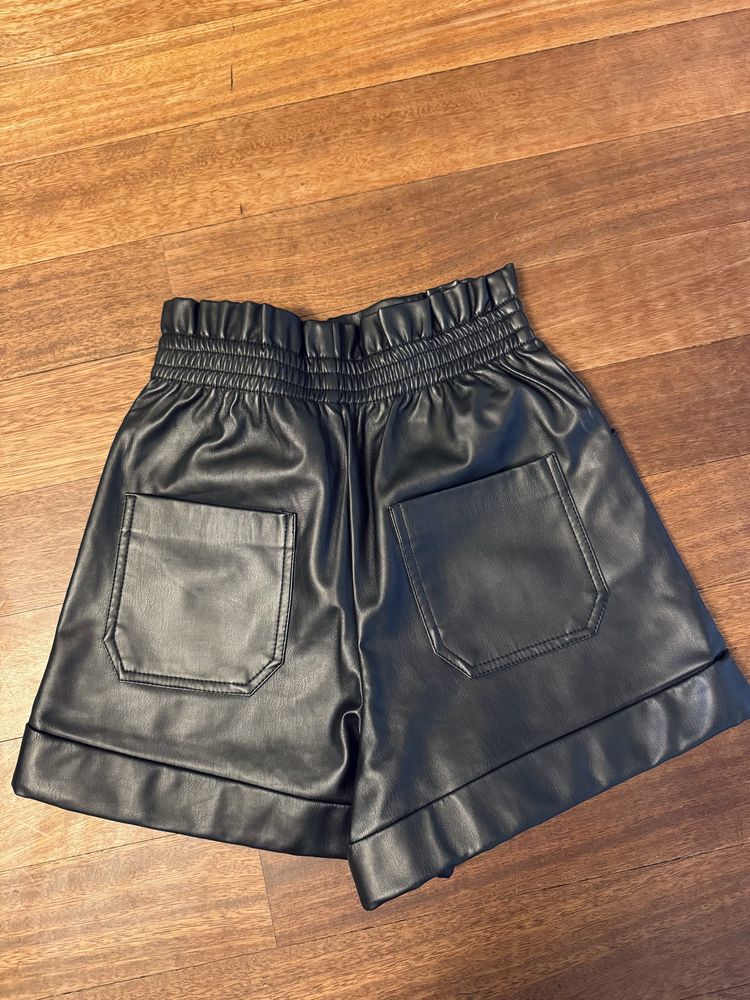 Czarne spodenki Zara skórzane rozmiar xs