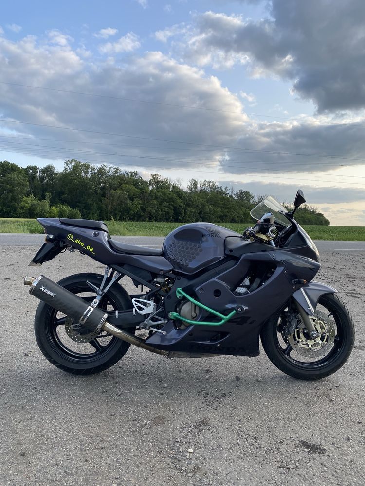 Продам Honda CBR 600 F4i