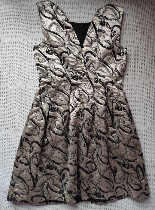 Srebrna ciepła zjawiskowa elegancka sukienka czarny print S S/M M
