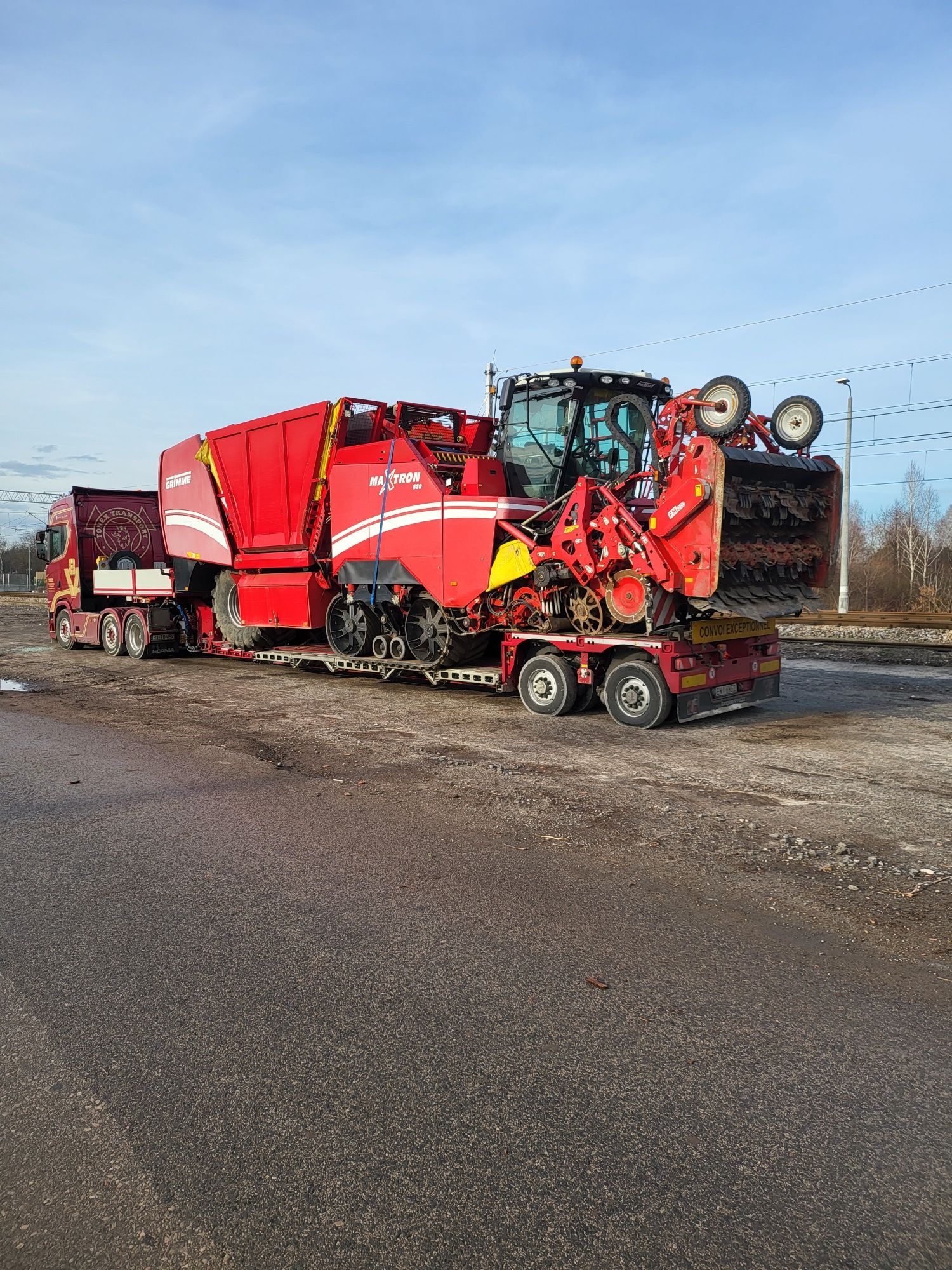 Transport kombajnów sieczkarni opryskiwaczy forwarder harvester domków