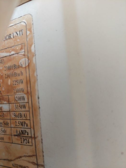 Продаются зовнішні блоки 2 шт. кондиціонерів характеристики на фото