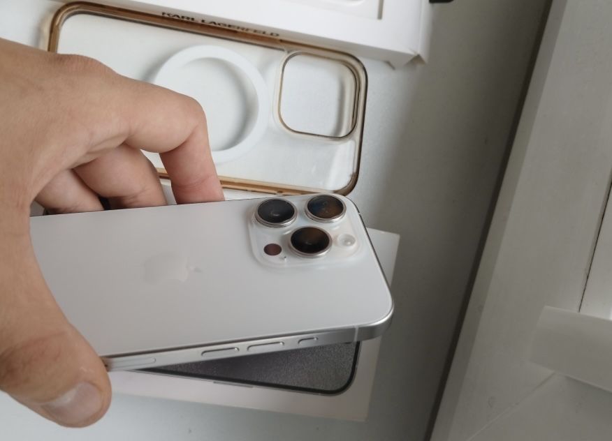 Iphone 15 pro   Titanium white stan bdb