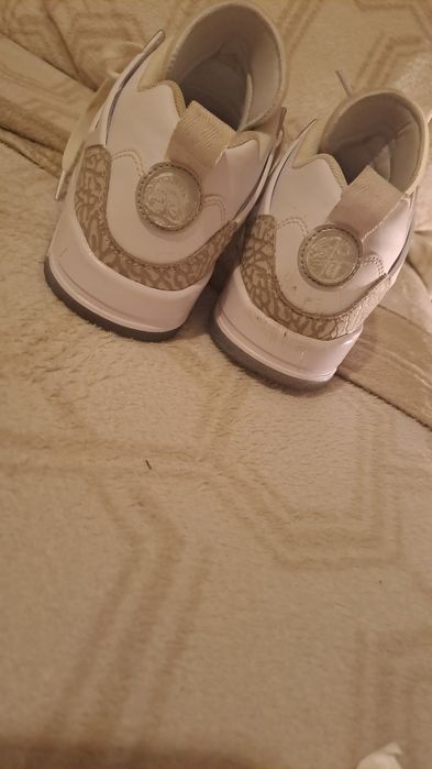 Nike Air Jordan com talão JDSports, sem caixa.