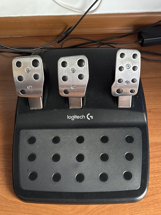 Volante Logitech G29 com Pedais