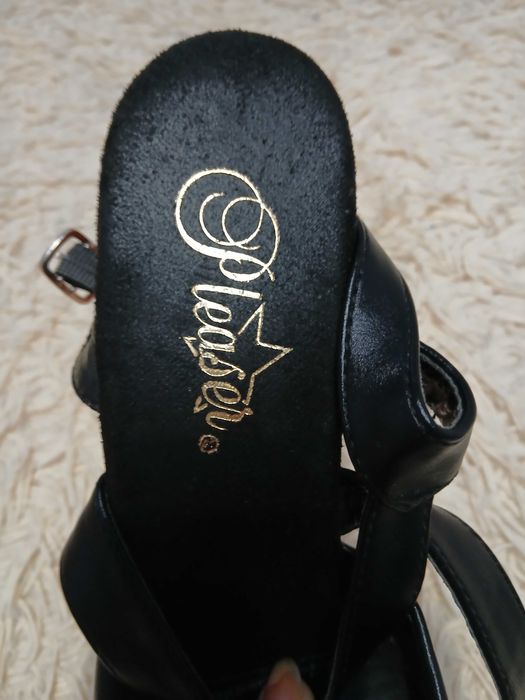 Босоніжки-стріпи