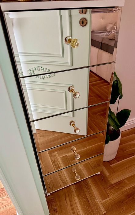Przepiękna Luxusowa komoda lustrzana z fazką i kryształowymi gałkami