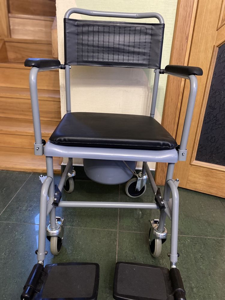 Продам інвалідний візок ( з туалетом )