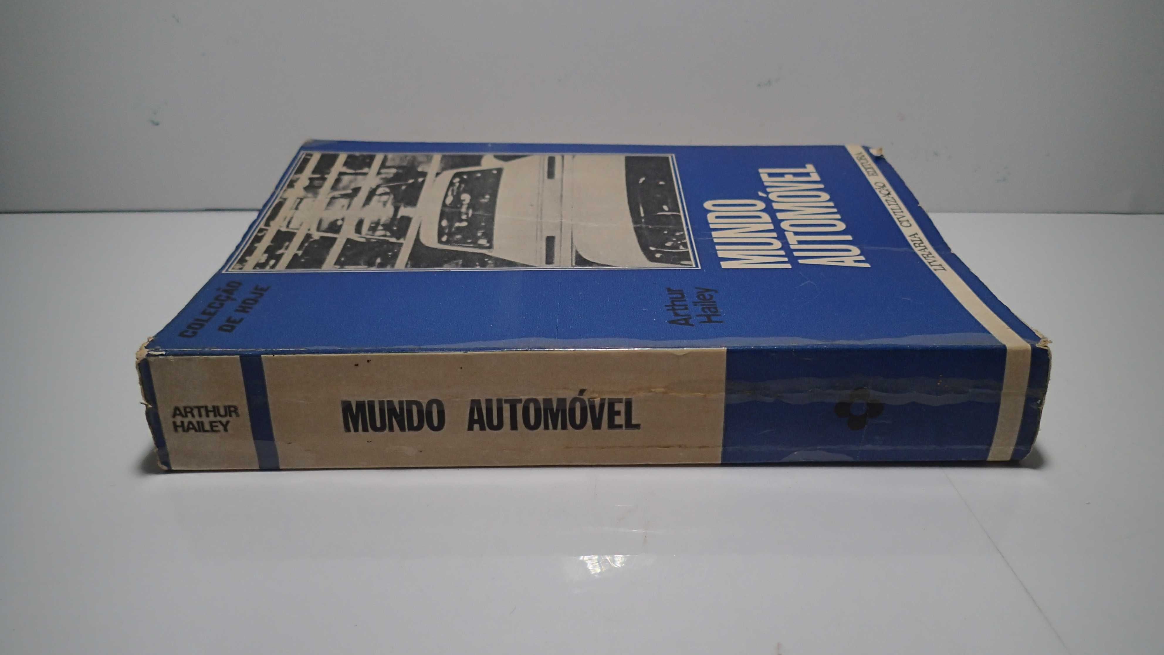 Livro antigo " Mundo Automóvel" de Arthur Hailey