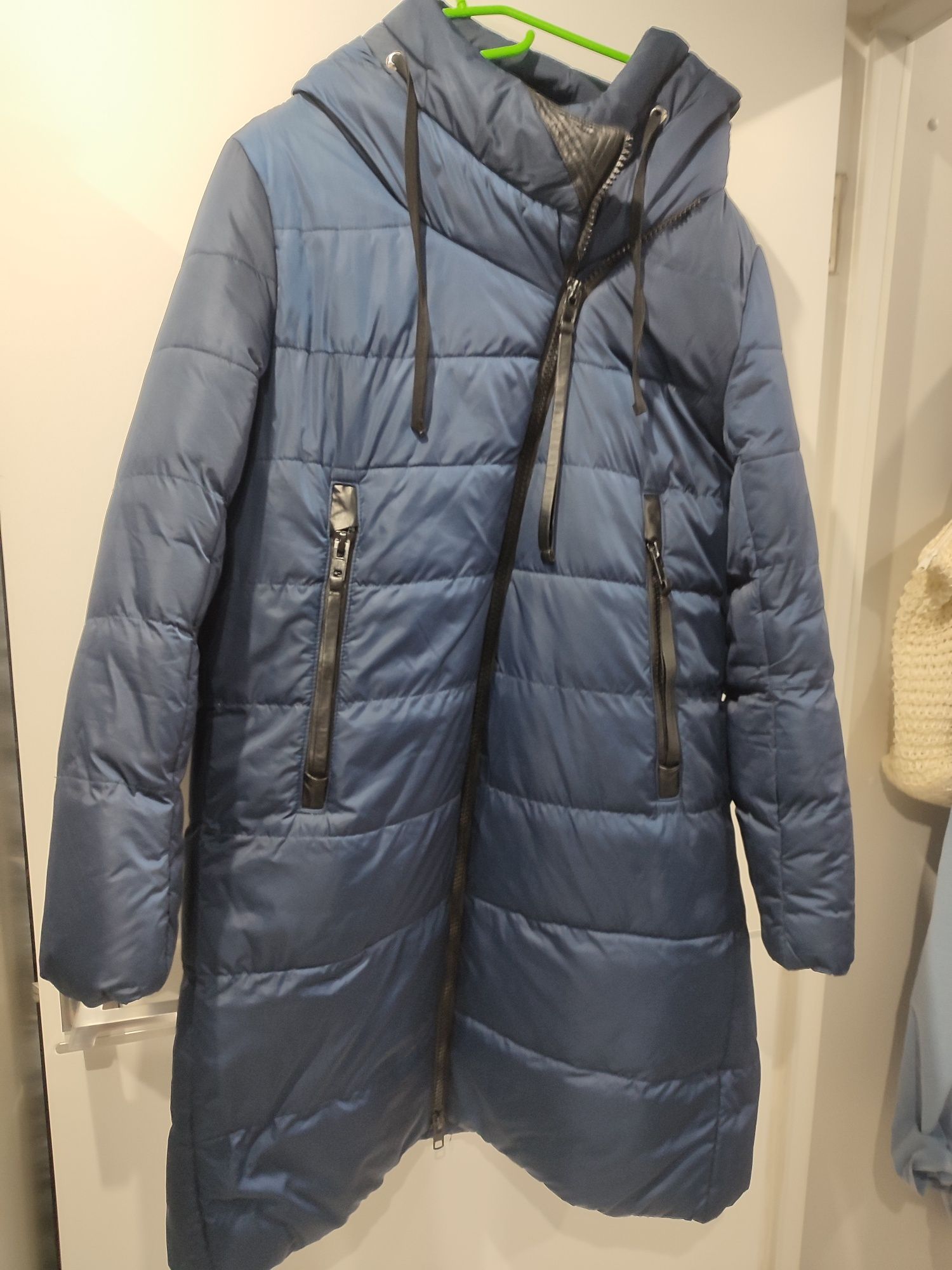 Продам зимний пуховик. 800 грн.