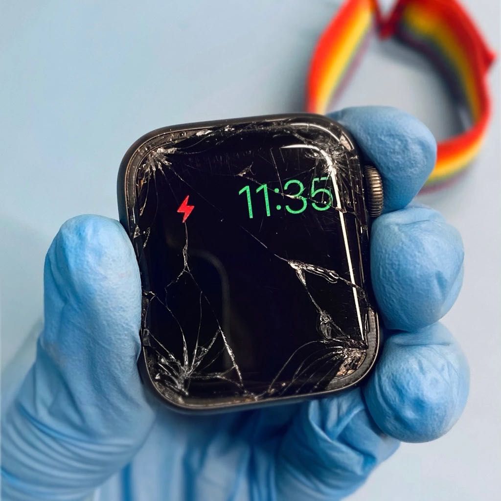 Apple Watch 4 / 5 / SE / 6 / 7 - wymiana naprawa zbitej szybki