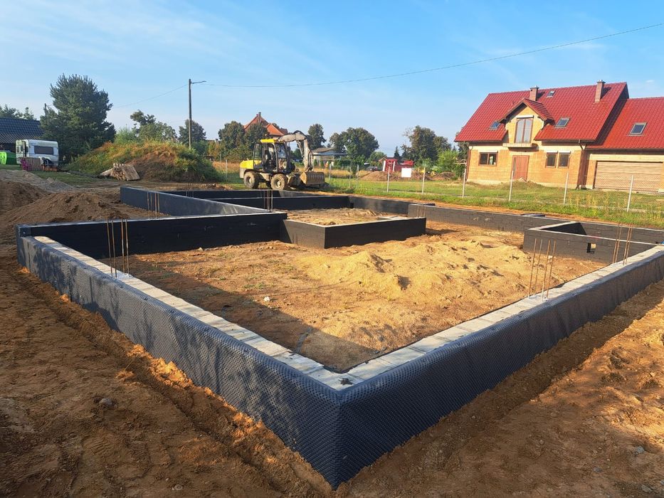 Usługi koparką Mecalac 12mtx