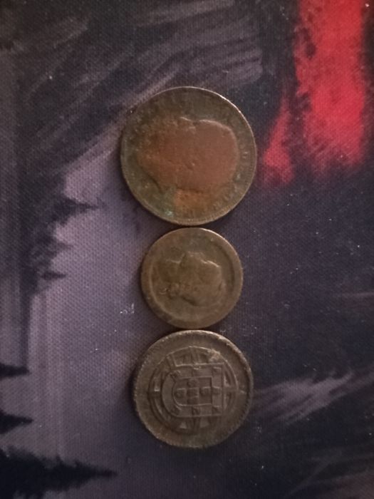 Várias moedas colecionáveis