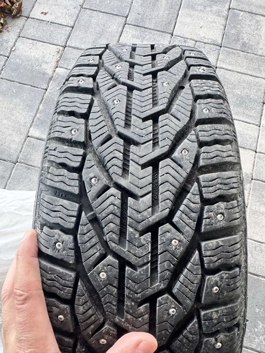 Шини зммові 205/55 r16 розболтовка 5x114,3 стояли на ліфі