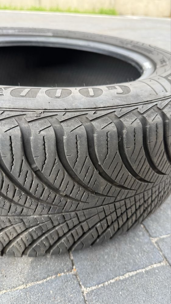 Opony wielosezonowe Good Year 235/55 R17 Vector 4seasons