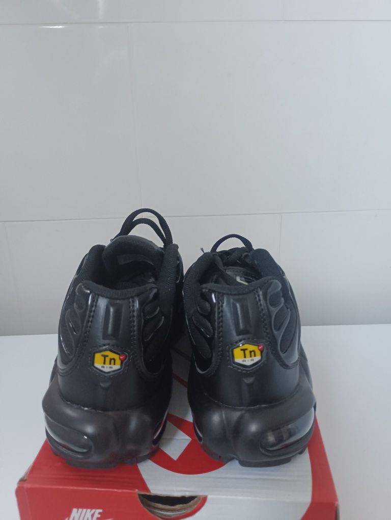 Sapatilhas Nike Air Max Plus TN.  

- Modelo: Air Ma