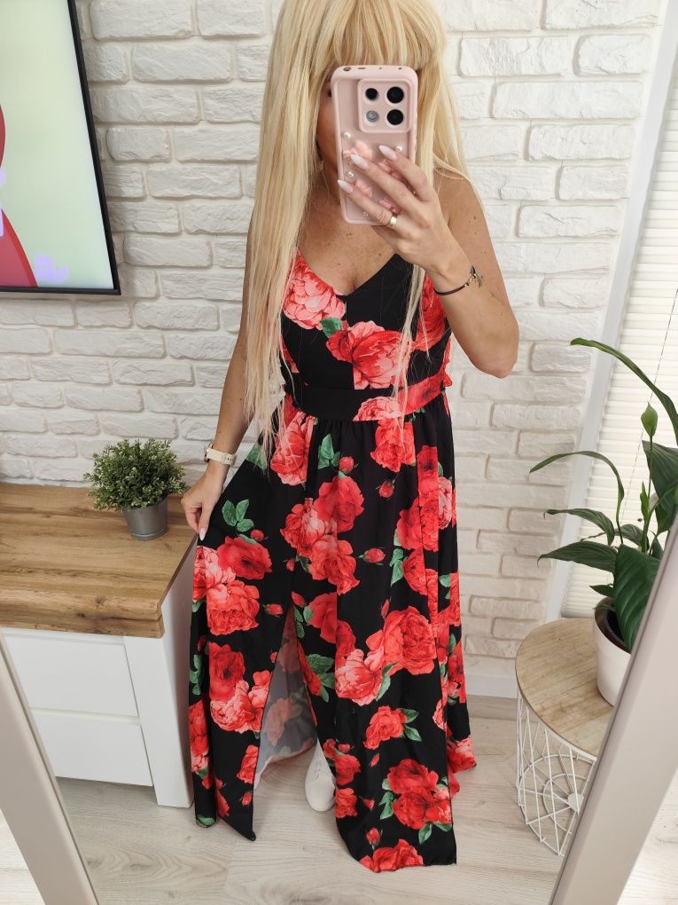 Czarna sukienka w kwiaty