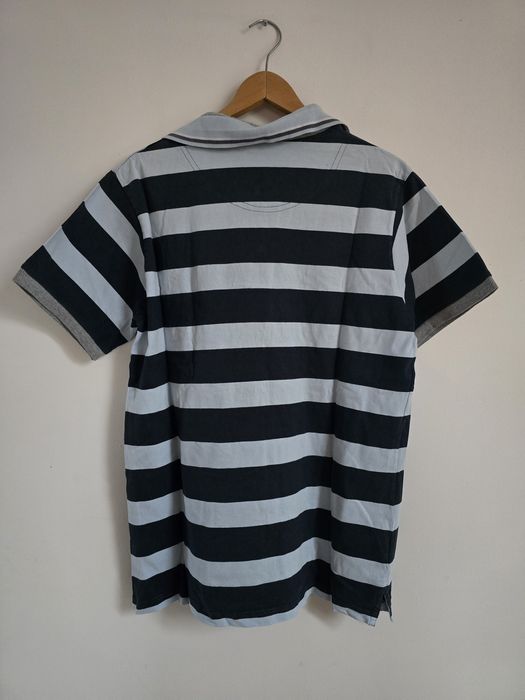 Męska koszulka polo w paski 
Bawełna
W błękitno-granatowe paski

Wymia