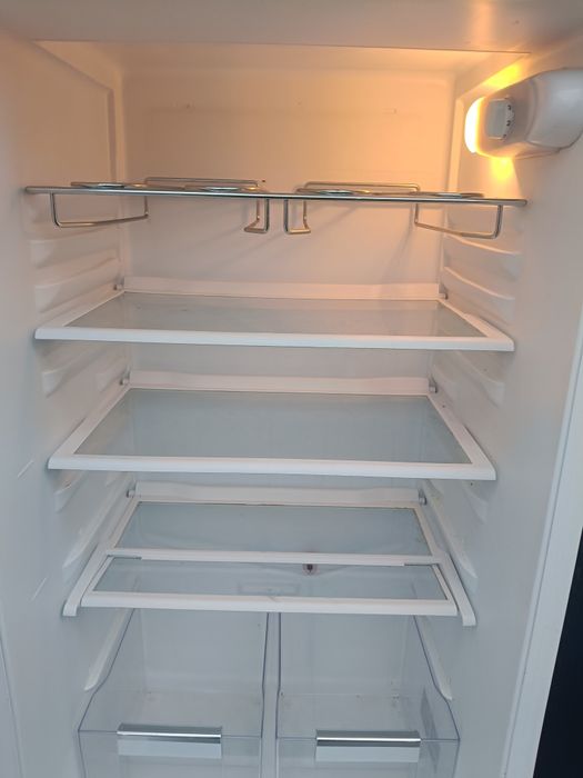 Lodówka do zabudowy stan bardzo dobry