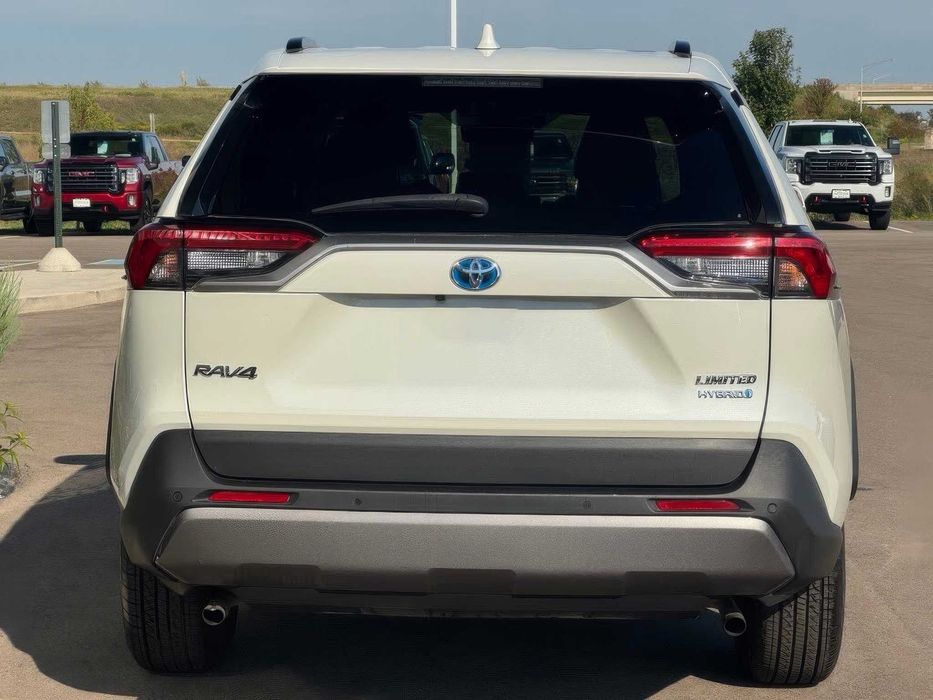 Toyota RAV4 Hybrid Limited      2021