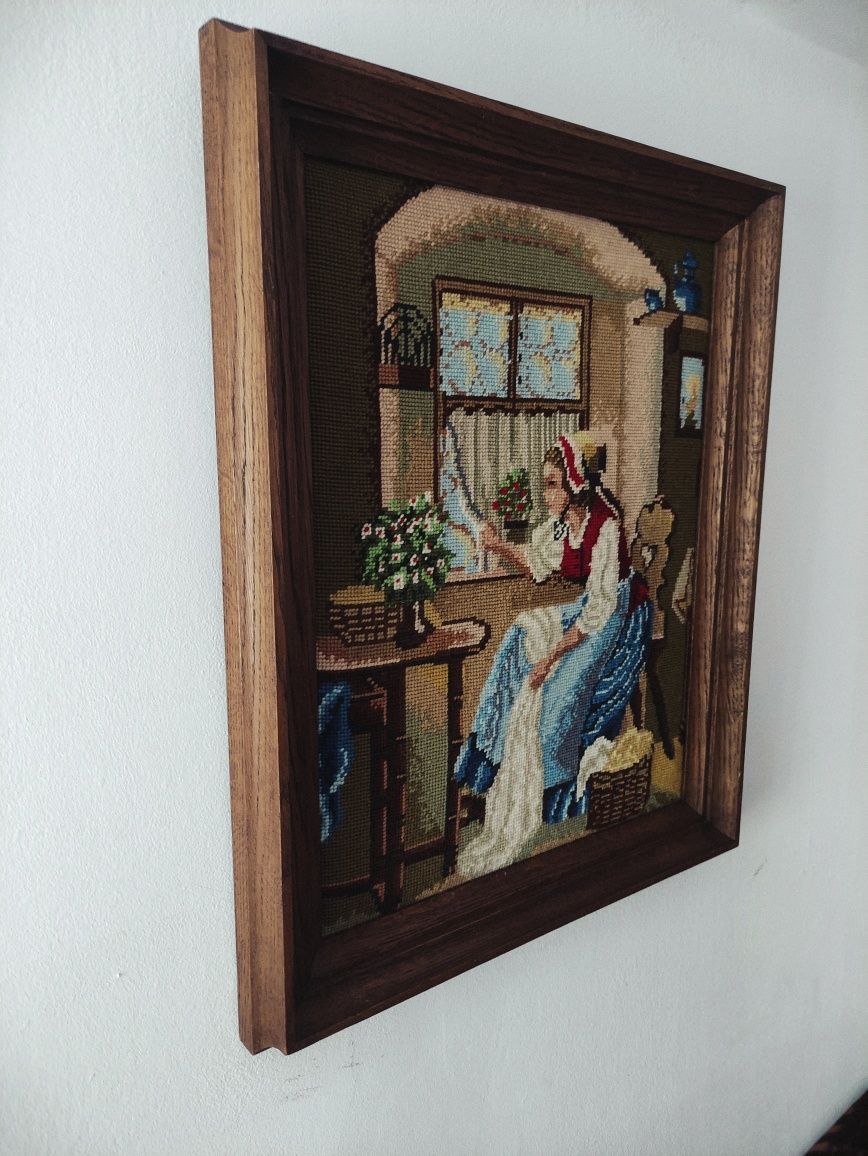 Obraz haftowany gobelin Kobieta w oknie, drewniana rama