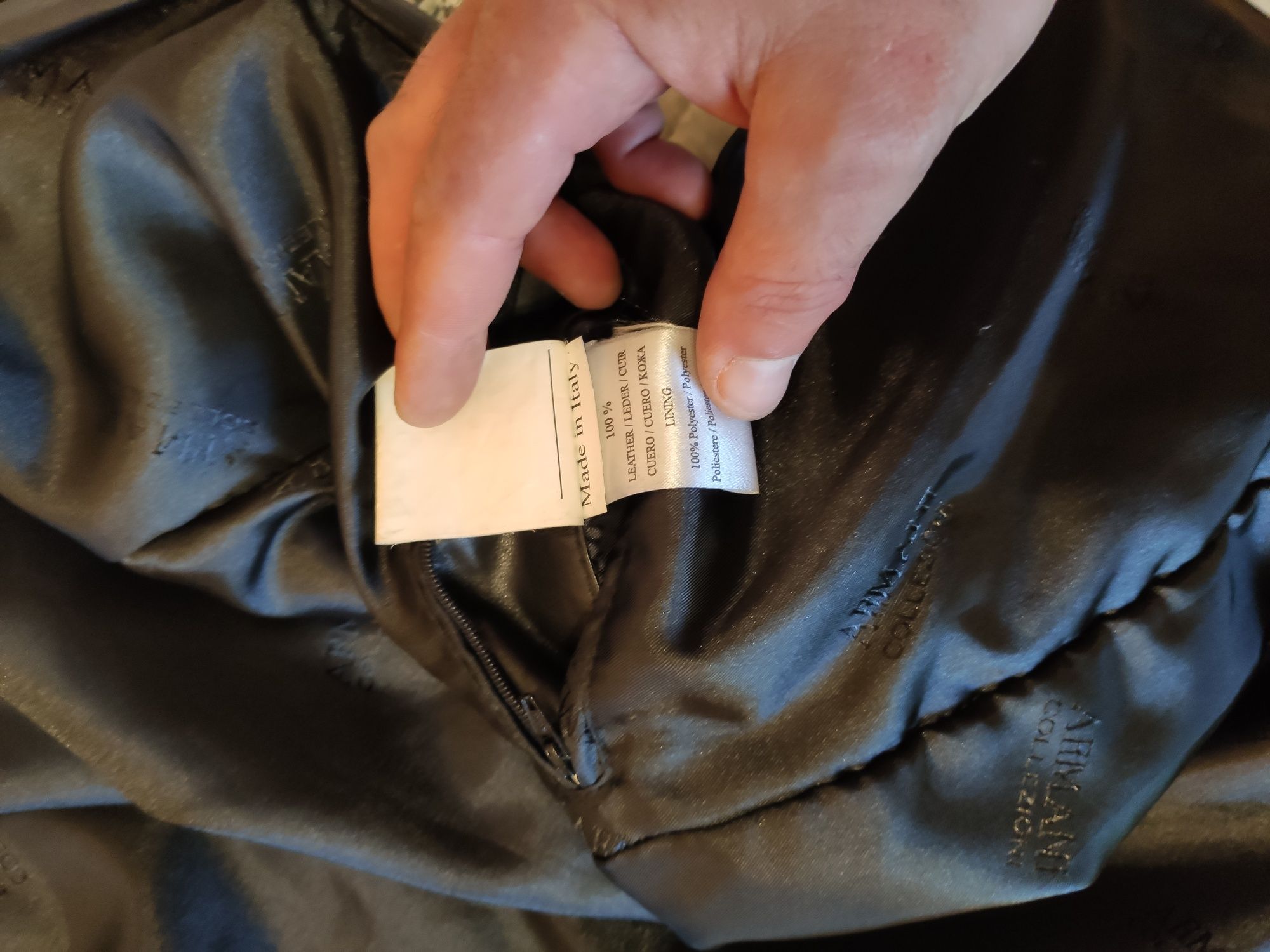 Продам кожаную куртку Armani Collezioni размер М.
