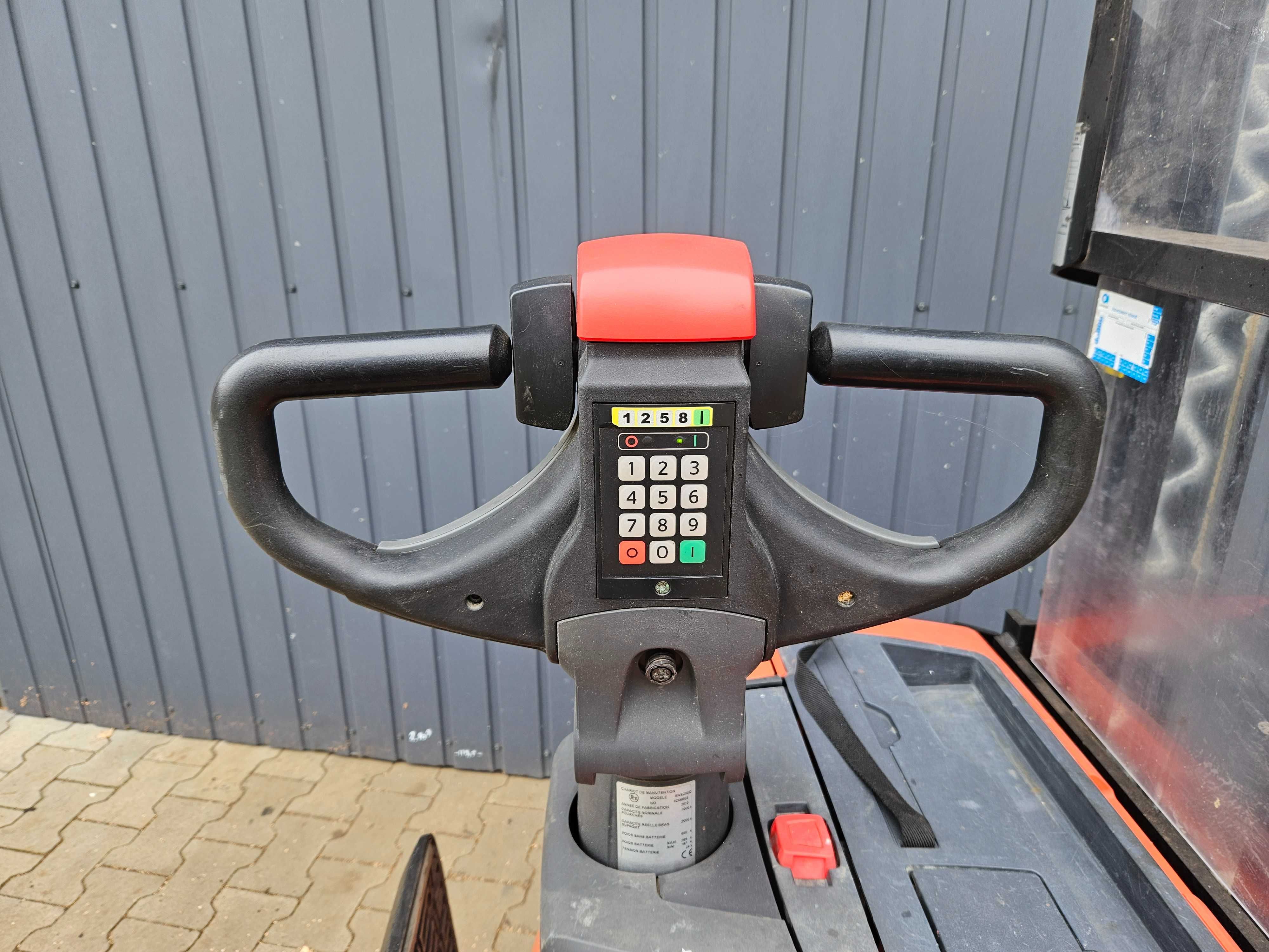 BT SWE 200D paleciak elektryczny niski maszt widłowy podest