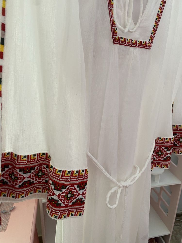Сукня вишита біла