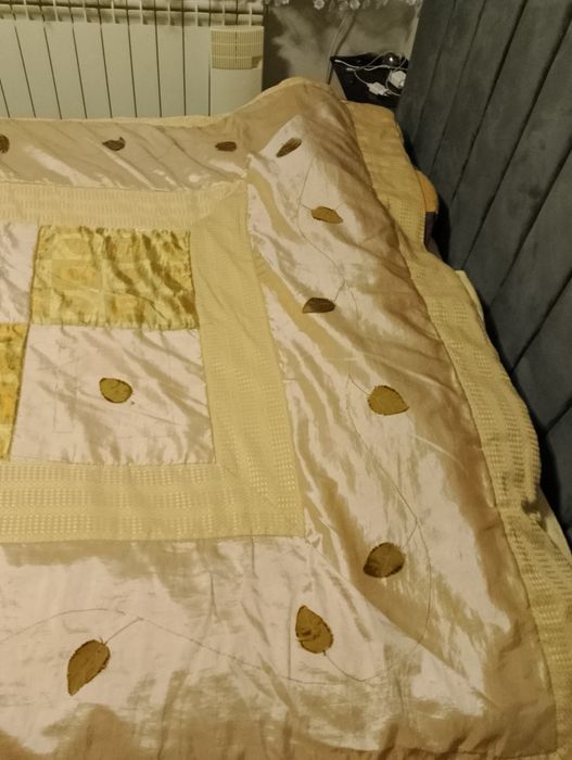 Przykrycie na łóżko z poszewkami na jaśki