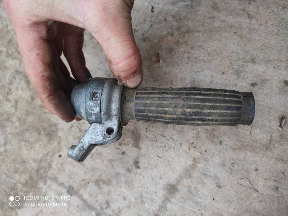 Rączka manetka zmiany biegów korpus Romet Komar motorynka M1 15.259