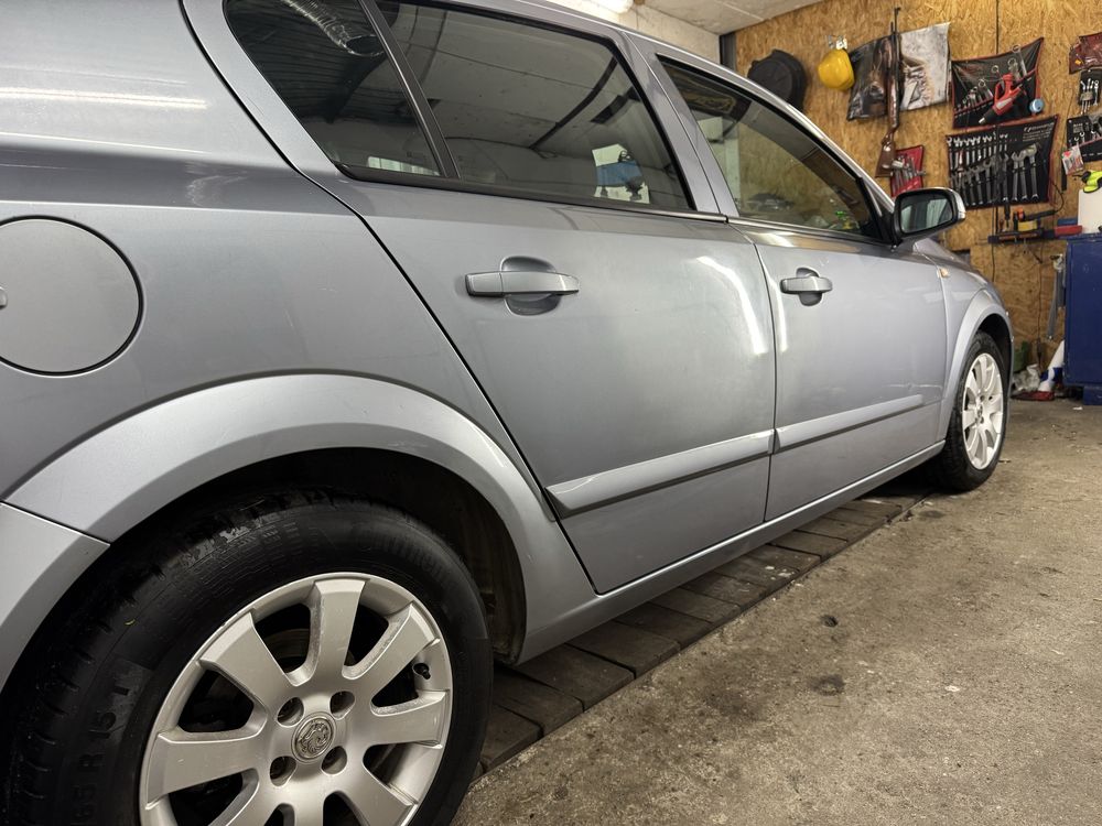 Opel astra 1.4 benz klima central alusy 5drzwi
