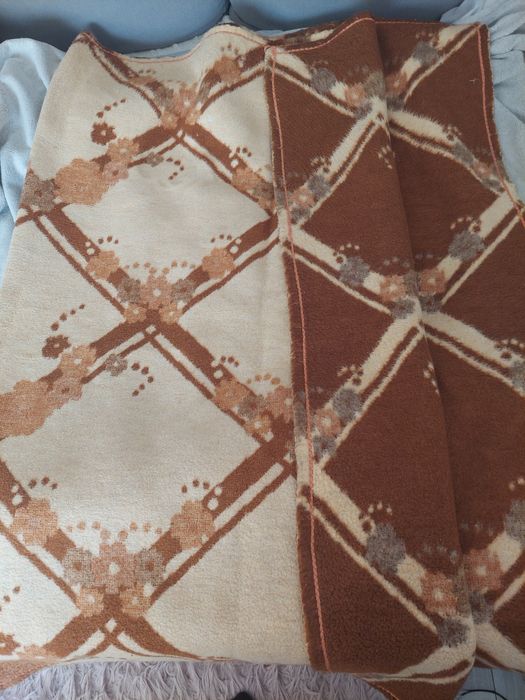 Koc brązowo kremowy w kwiatki