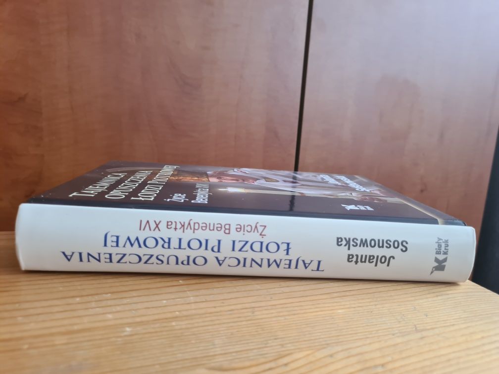 Tajemnica opuszczenia Łodzi Piotrowe Życie Benedykta XVI