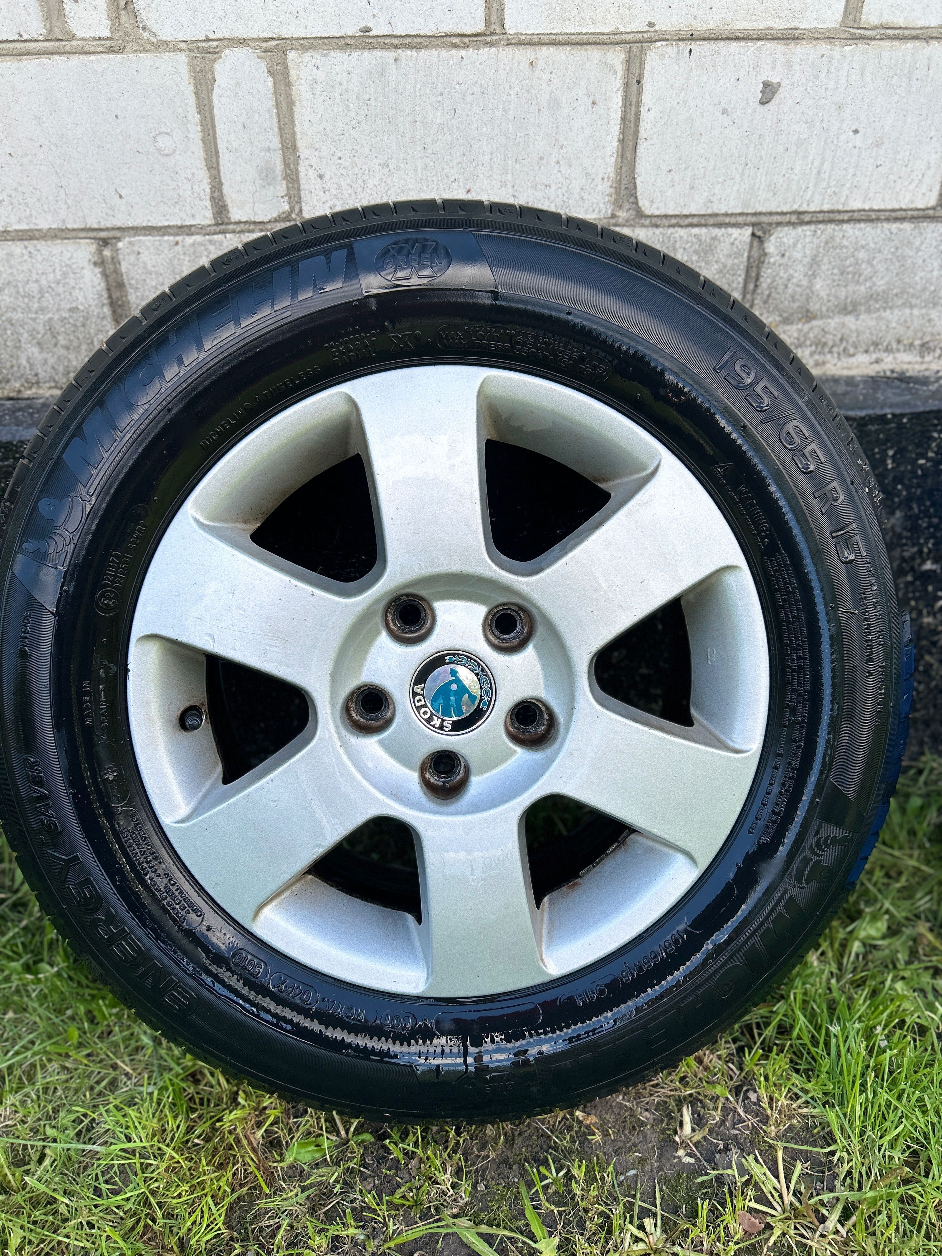 Диски Skoda 5*112 R15 з шинами Michelin 195/65 в хорошому стані