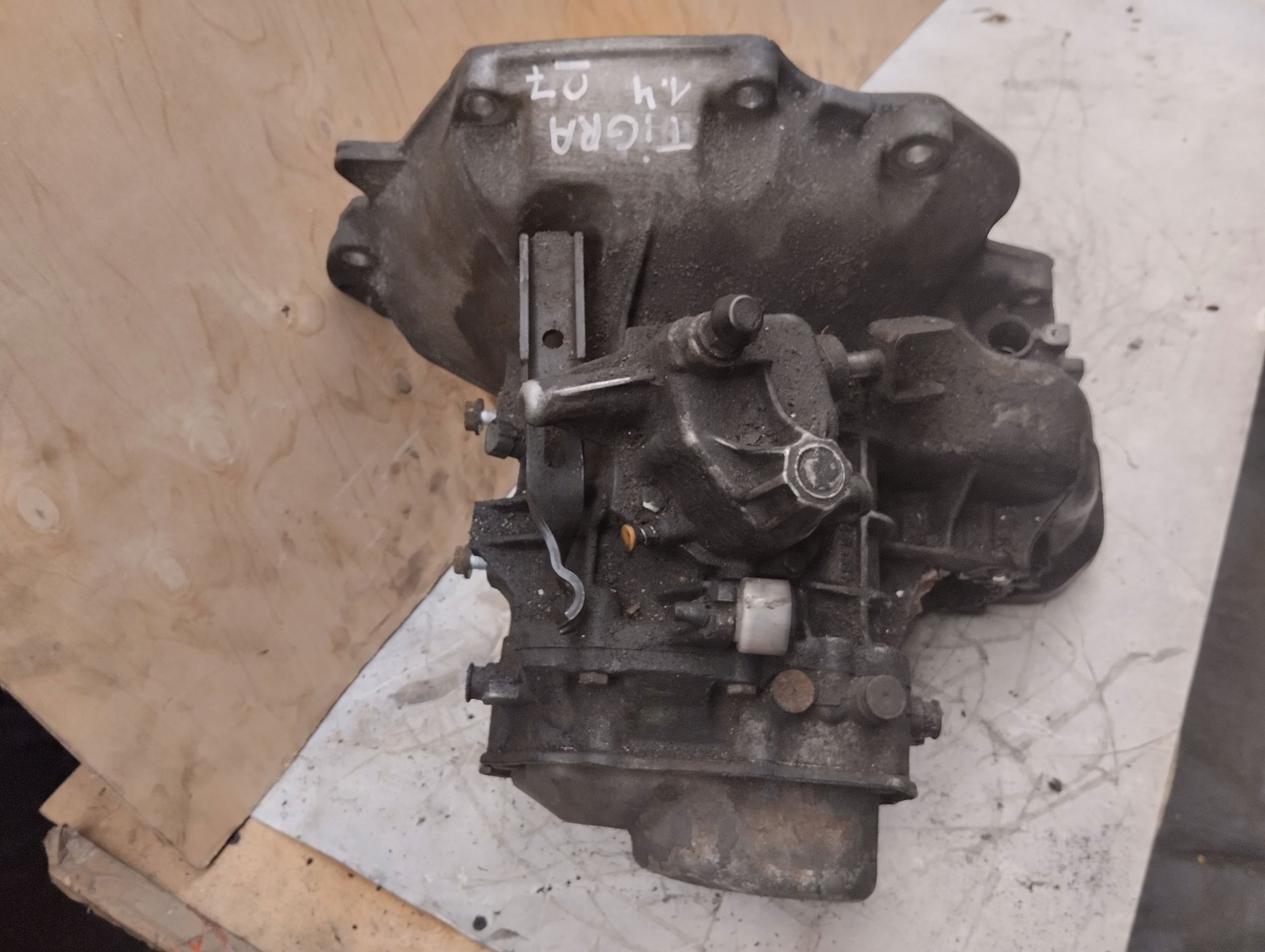 Skrzynia biegów Opel Tigra b ii Corsa d 1.4 16V F13MC374