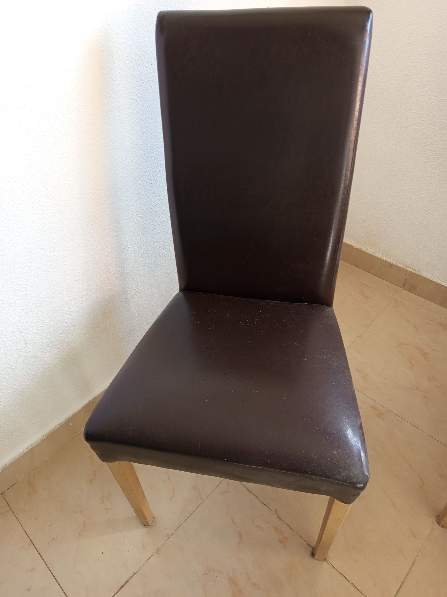 Vendo 6 cadeiras de pele castanhas