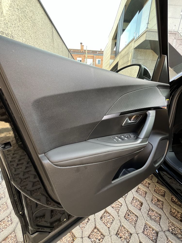 Peugeot 2008 1.5 BlueHDI ALLURE Pack EAT8
