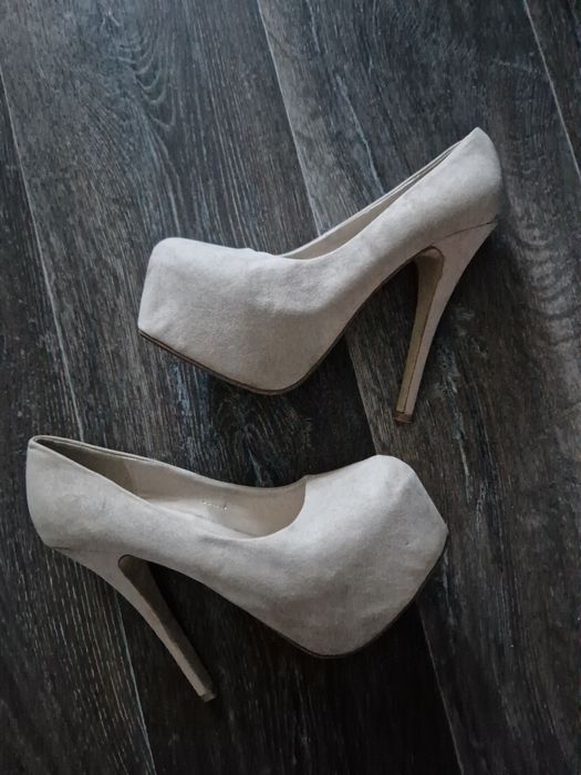 Туфли на каблуке замшевые женские р. 39