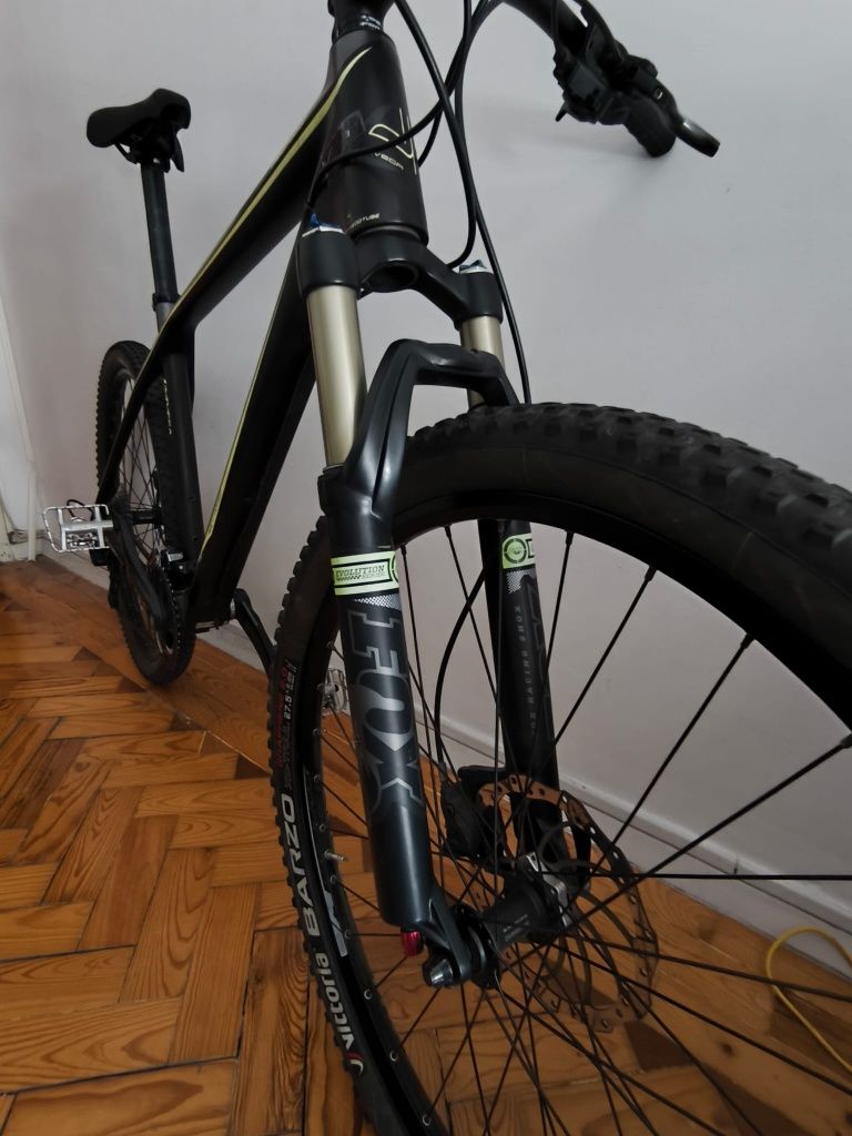 BTT em Fibra de Carbono Roda 27,5" de fábrica.
