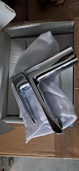 2 torneiras novas em caixa