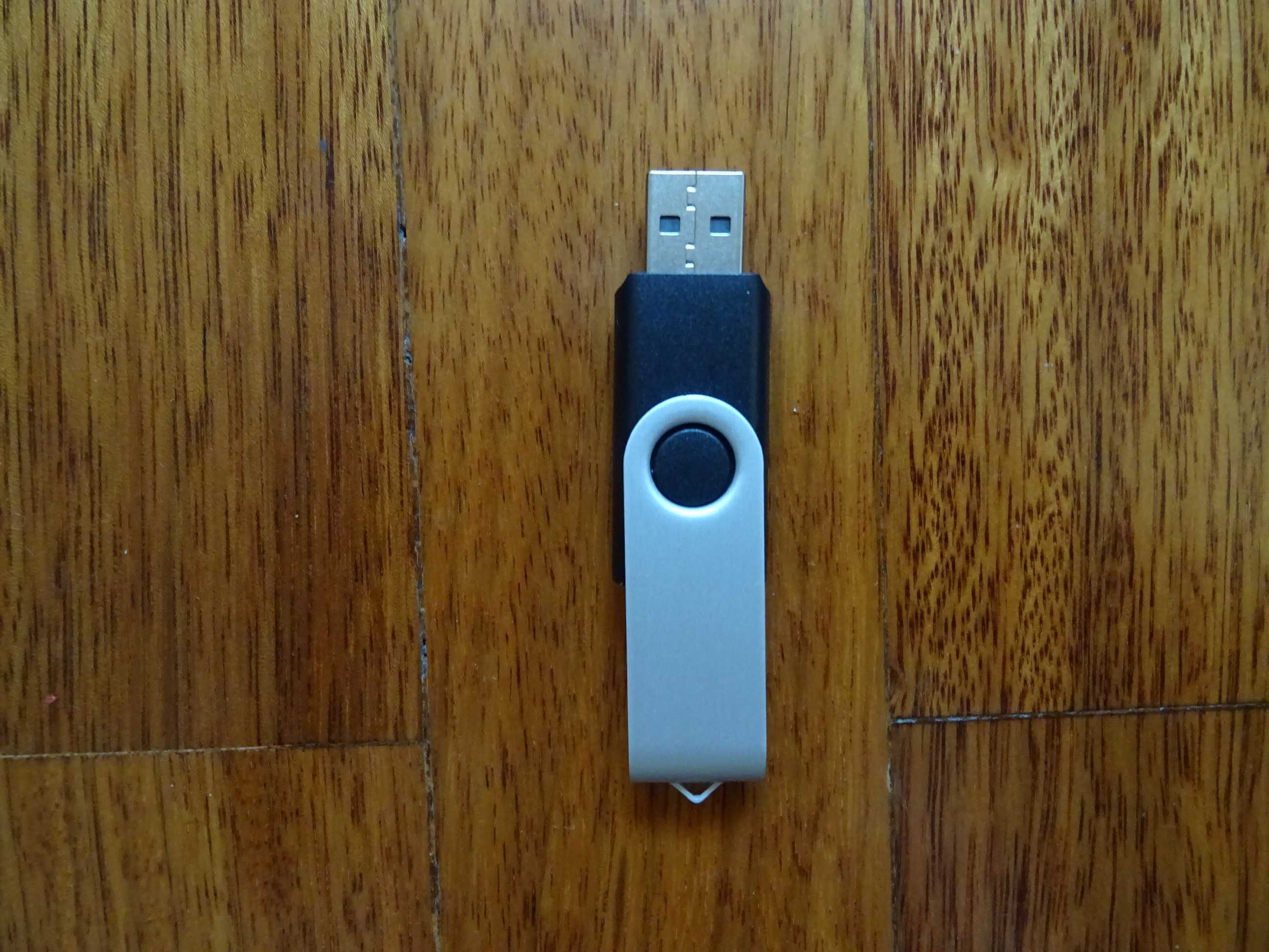 Conjunto de 8 PENs 1GB Cada