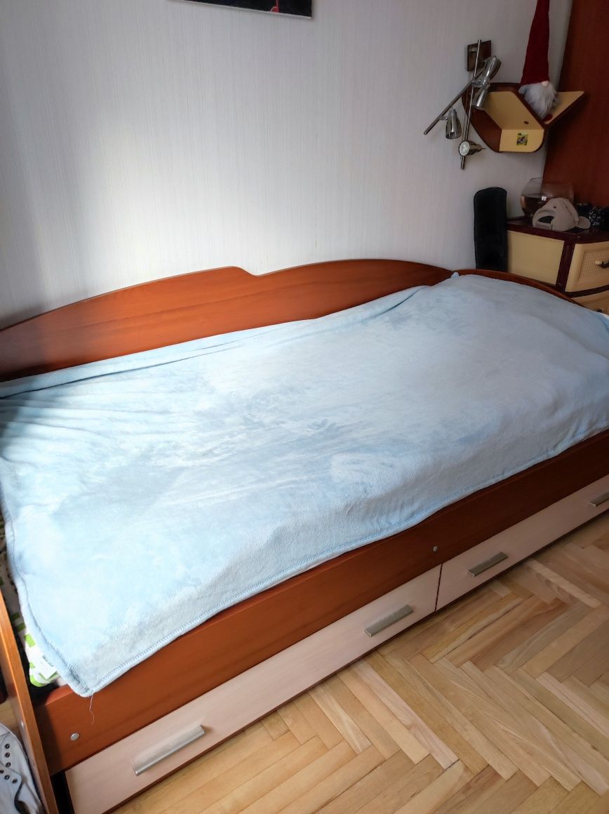 Мебель детская подростковая кровать, шкаф, книжная полка