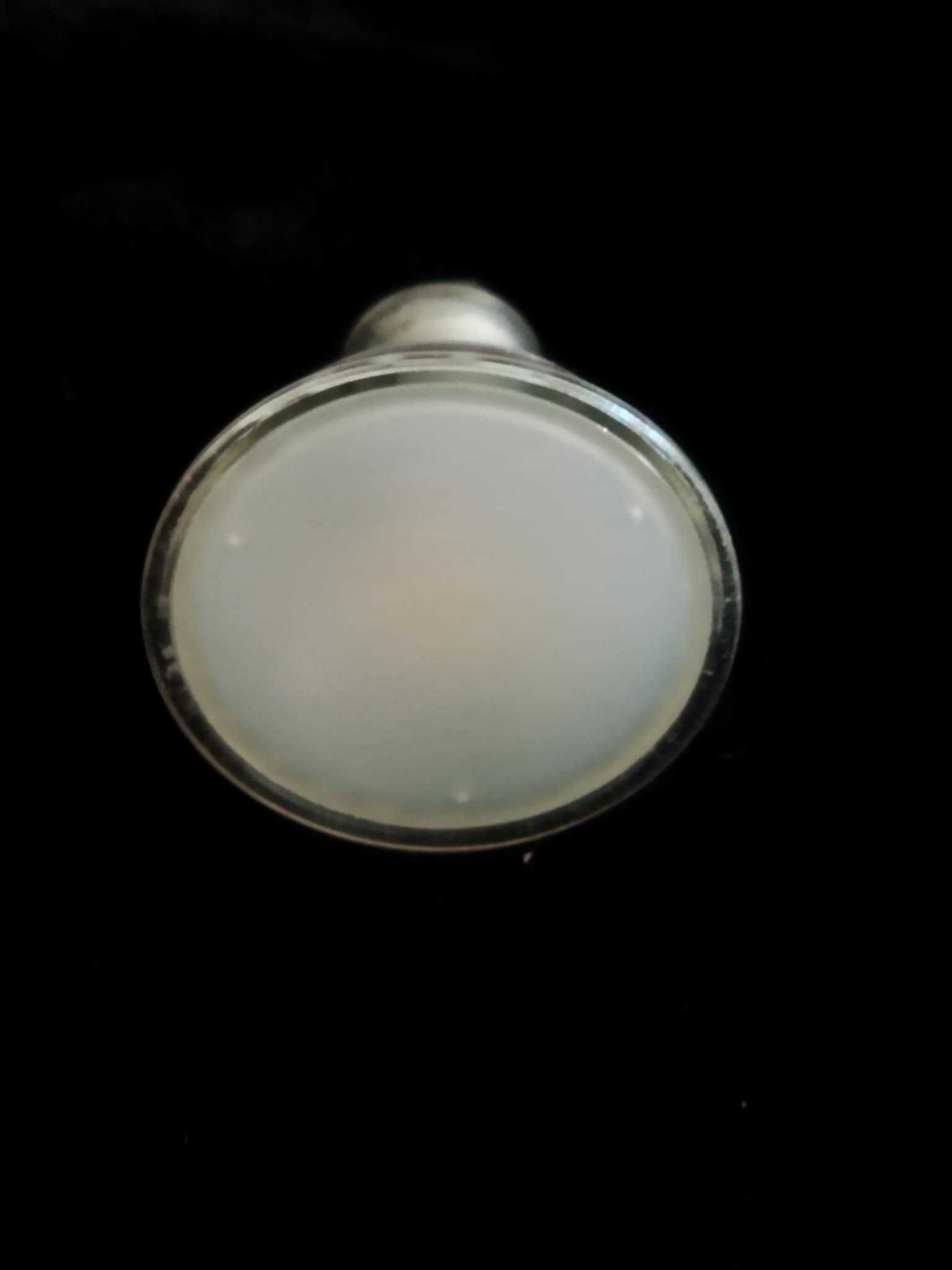 Żarówka Philips LED 550lm, barwa 4000K kąt świecenia 120st