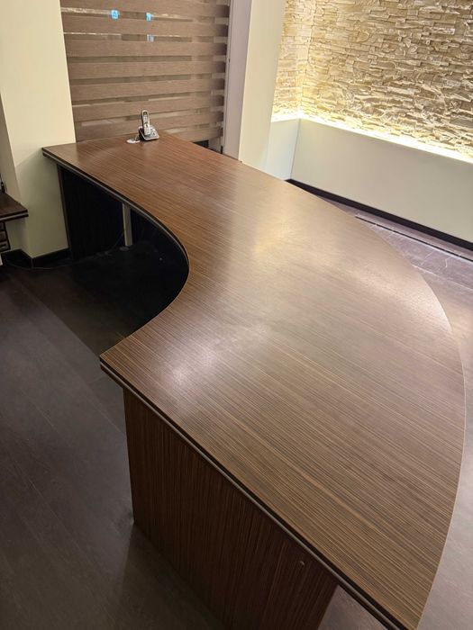 Biurko w kształcie litery J – duże, eleganckie, używane