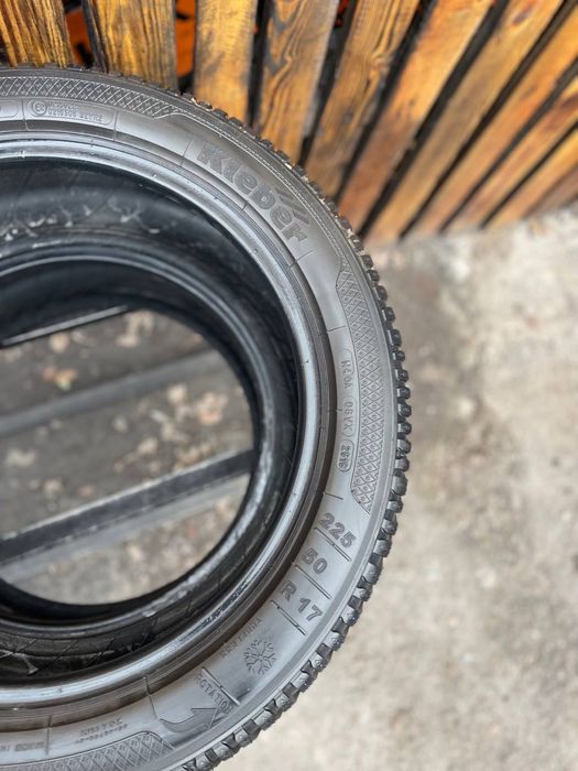 Шини б/у r17 225/50 зима 7 мм залишил