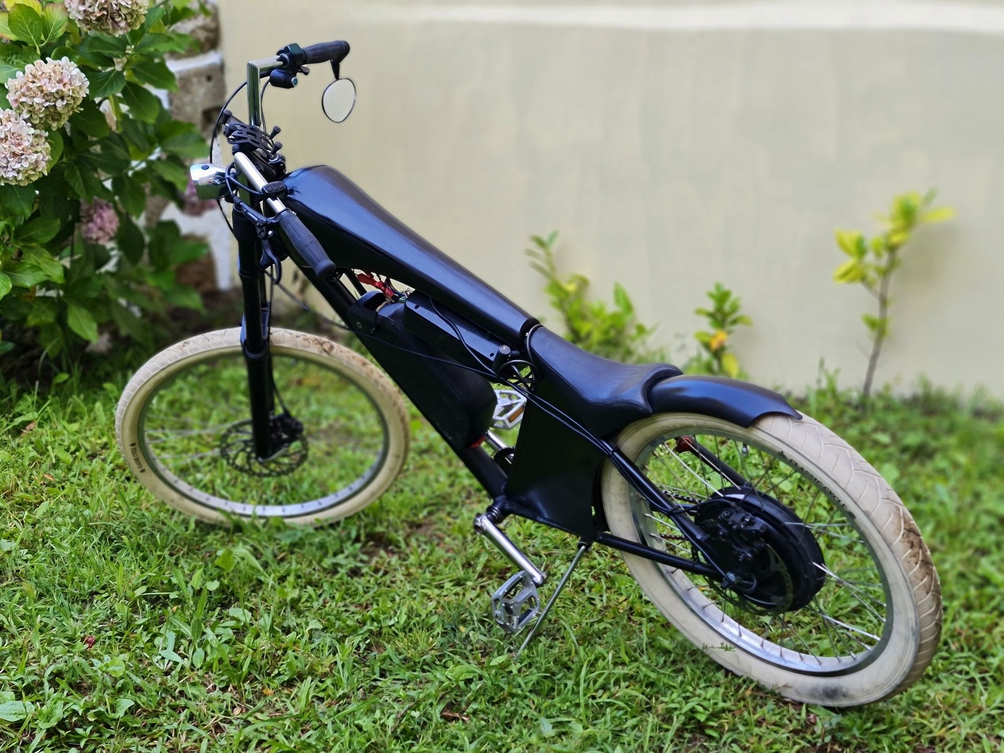 Bicicleta eletrica 2000w chopper Sr suntour 60km/h trocas  shimano