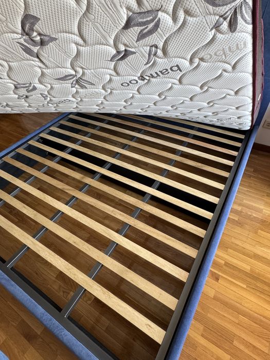 Vendo cama de casal com colchão