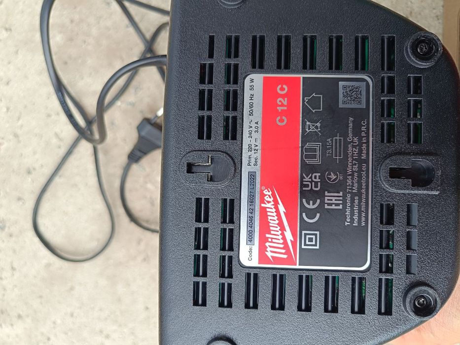 Акумуляторний кущоріз MILWAUKEE M12