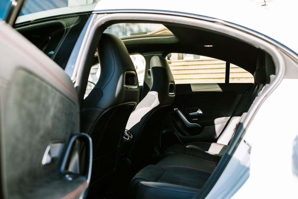 Wynajem auta do ślubu Mercedes CLA AMG LINE